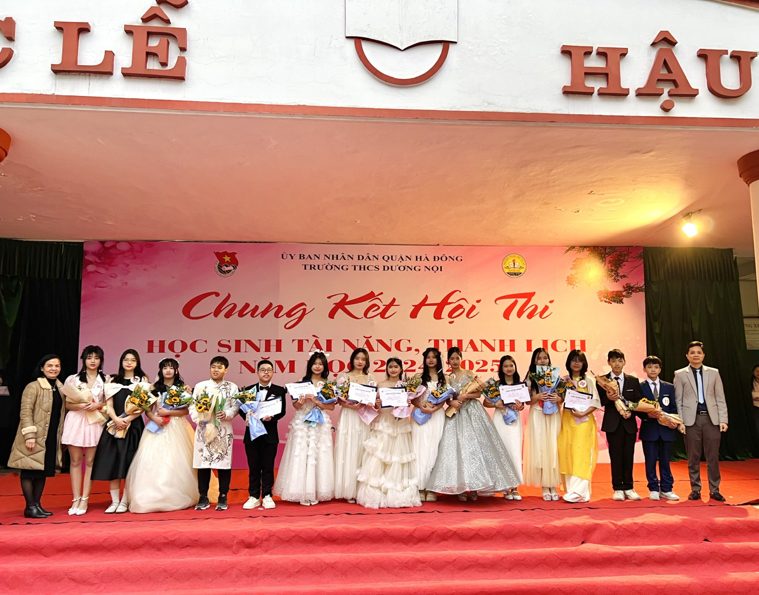 15 thí sinh tham gia vòng Chung kết hội thi "Học sinh tài năng - thanh lịch"